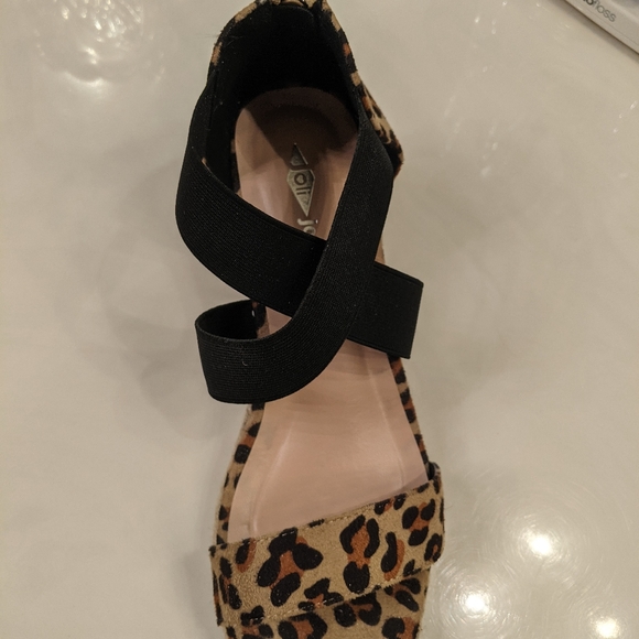 Shoes - Picture 4 of 5